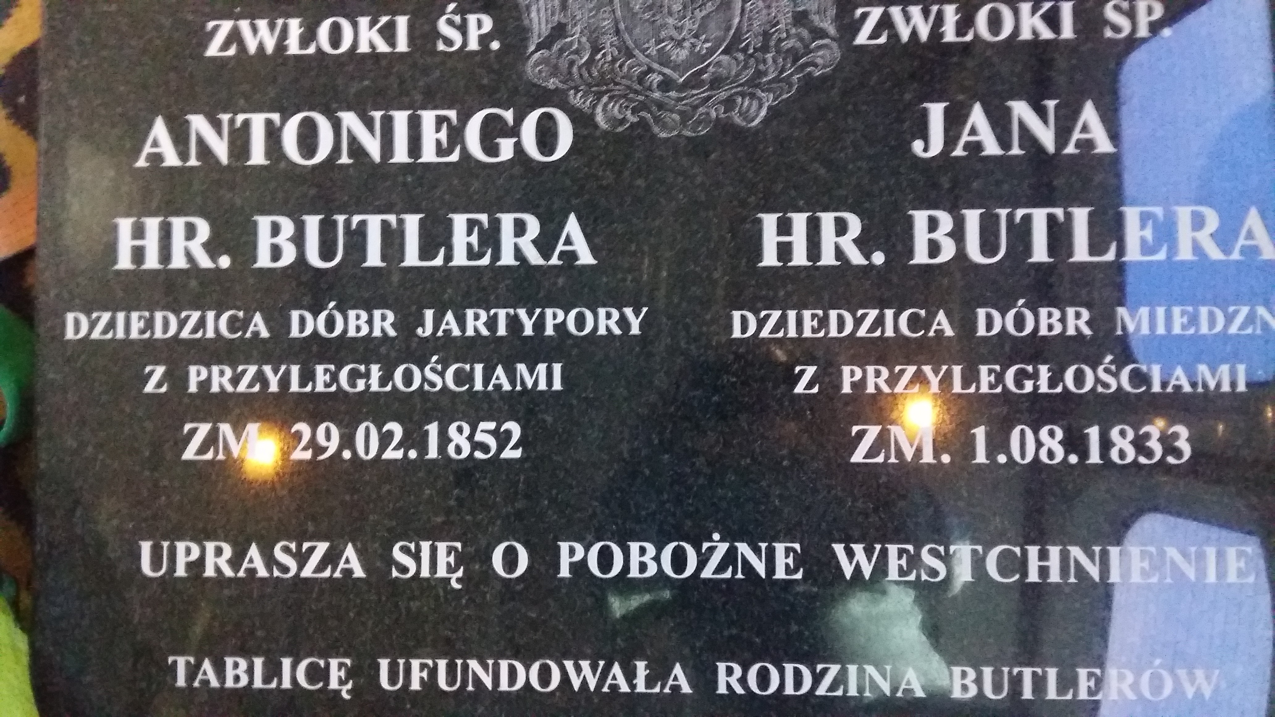 Tablica z nagrobku rodzinny Antoniego i Jana Butlerów